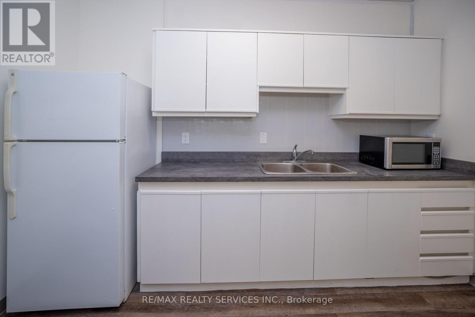 200 - B - 989 Derry Road, Mississauga, Ontario  L5T 2J8 - Photo 17 - W12996084