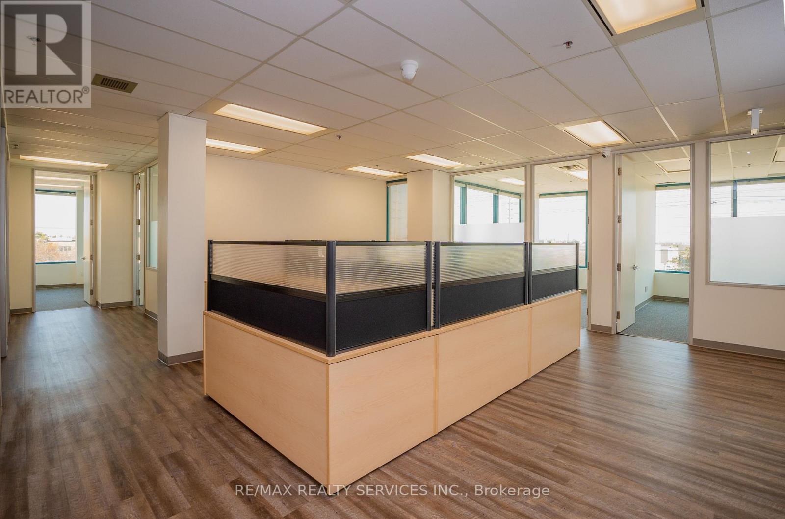 200 - B - 989 Derry Road, Mississauga, Ontario  L5T 2J8 - Photo 33 - W12996084