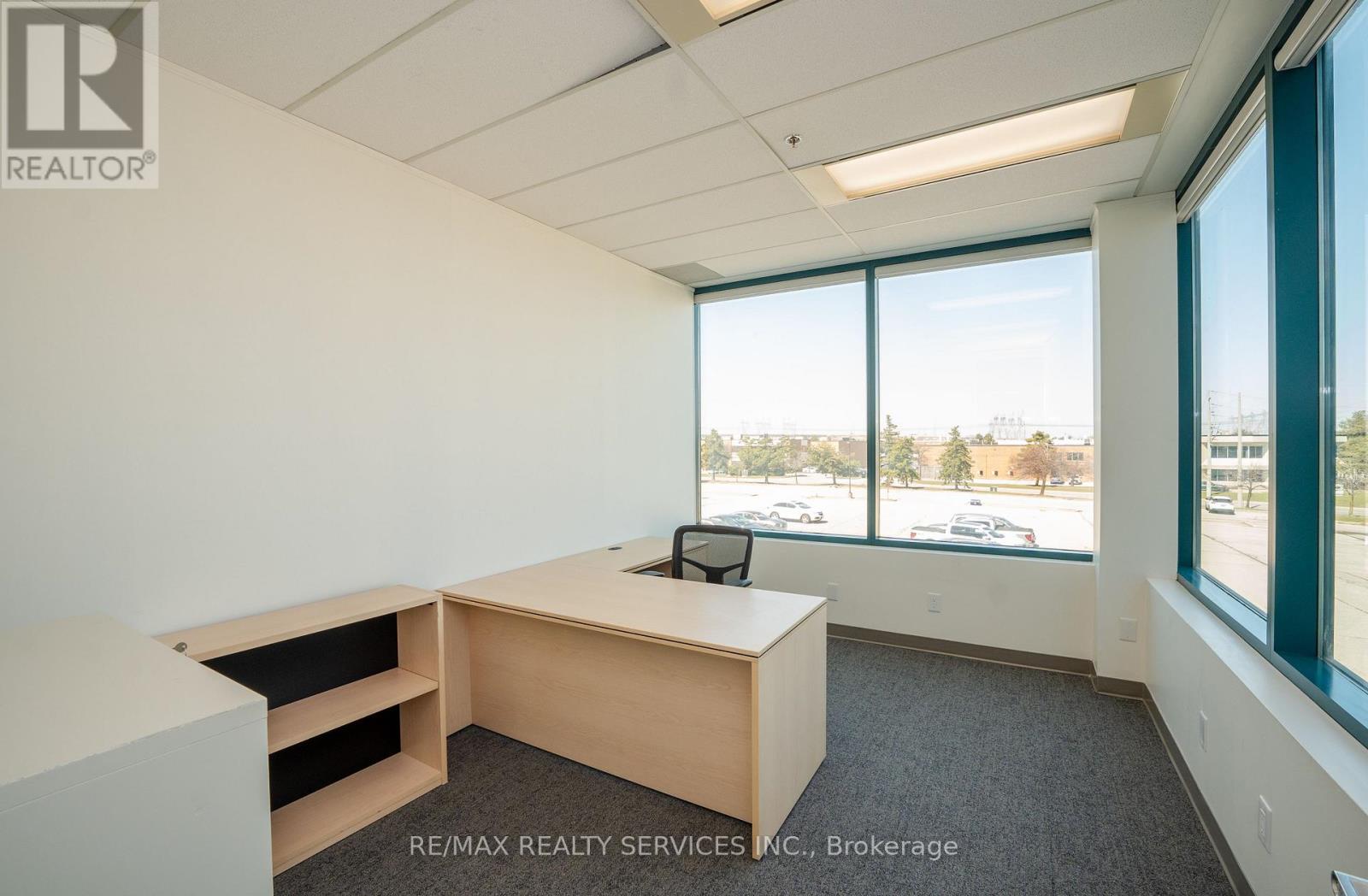 200 - B - 989 Derry Road, Mississauga, Ontario  L5T 2J8 - Photo 4 - W12996084