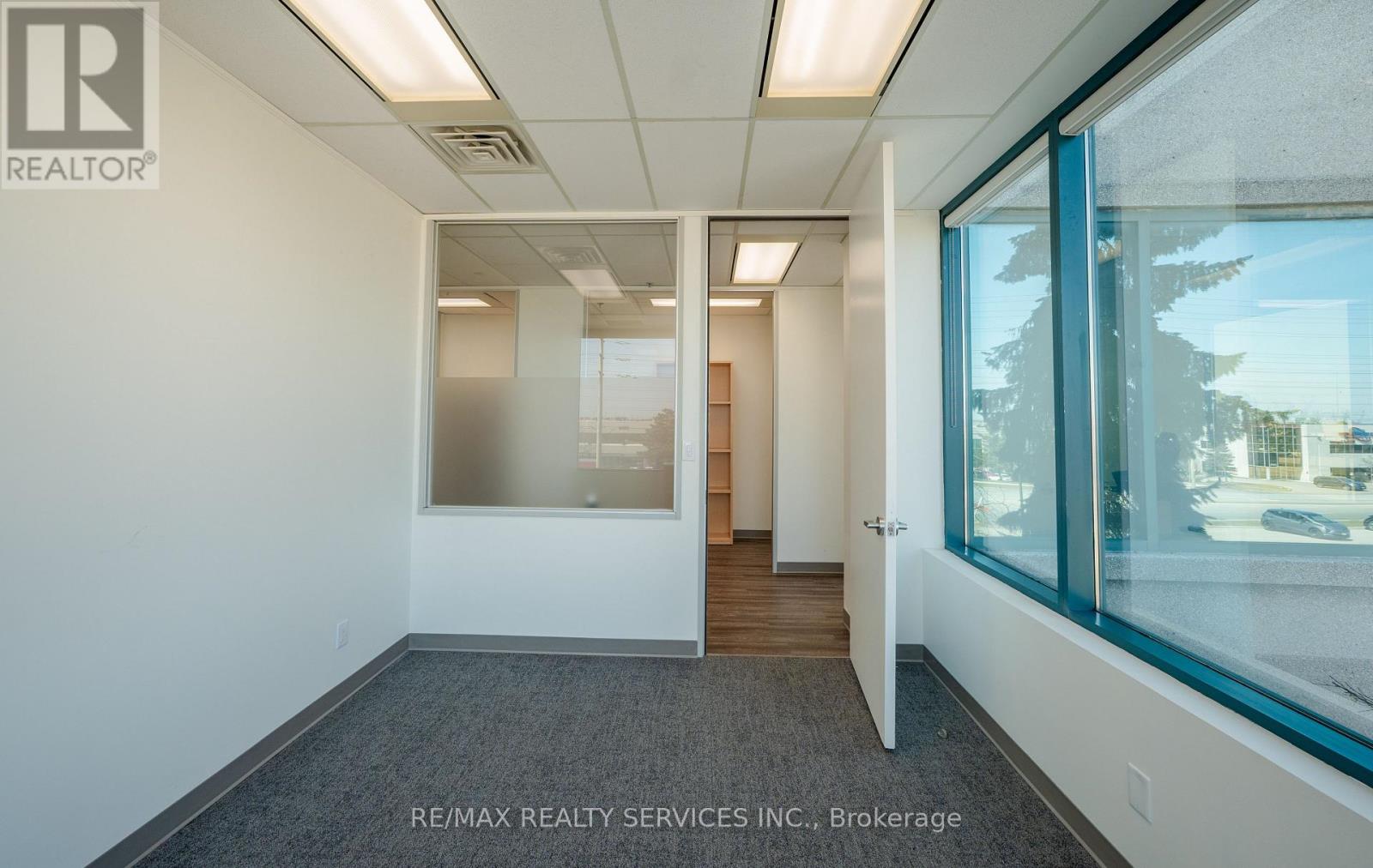 200 - B - 989 Derry Road, Mississauga, Ontario  L5T 2J8 - Photo 5 - W12996084