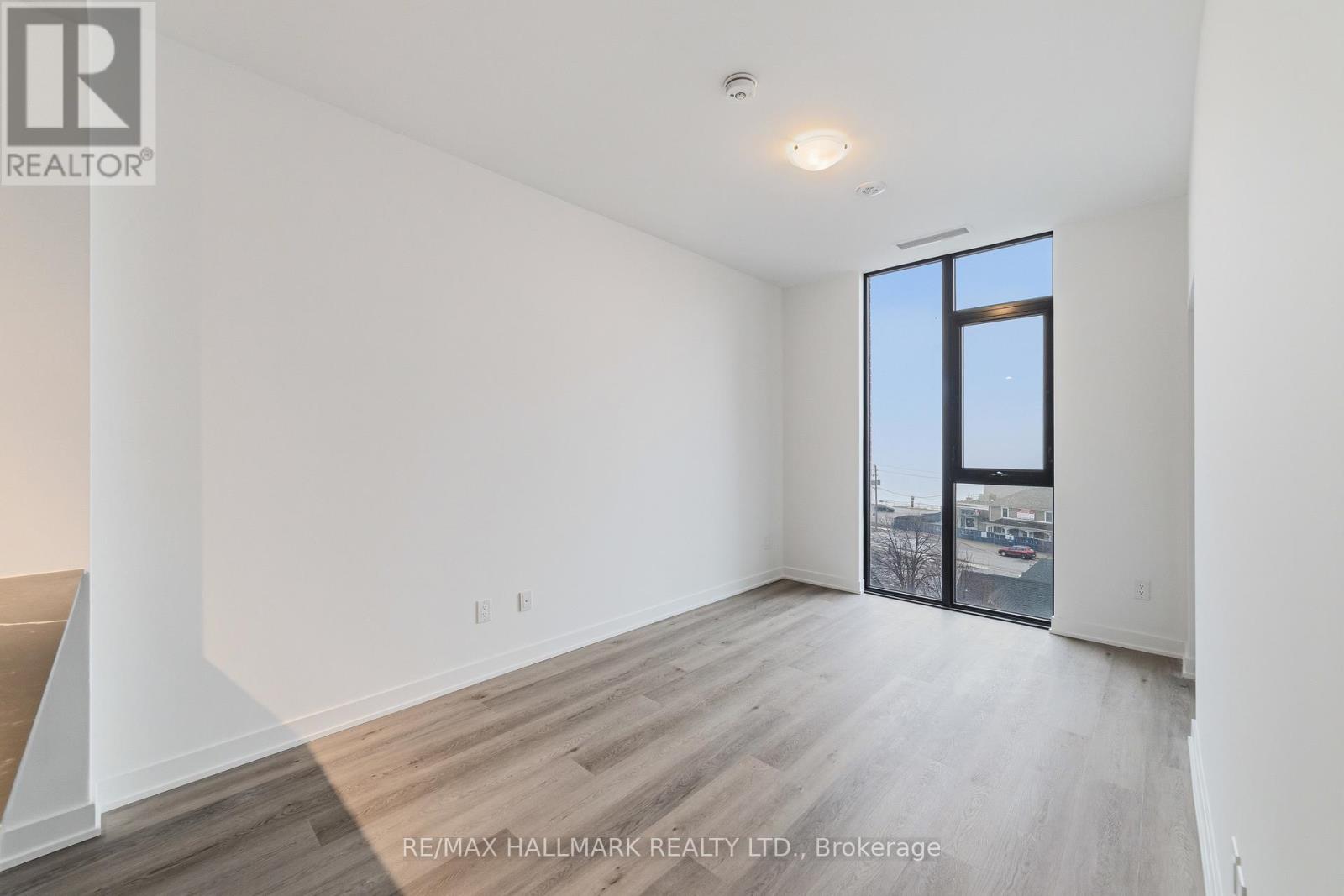 409 - 2075 Lakeshore Road N, Burlington, Ontario  L7R 1E2 - Photo 10 - W12996124