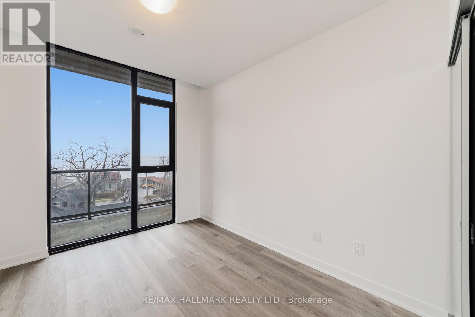 409 - 2075 Lakeshore Road N, Burlington, Ontario  L7R 1E2 - Photo 14 - W12996124