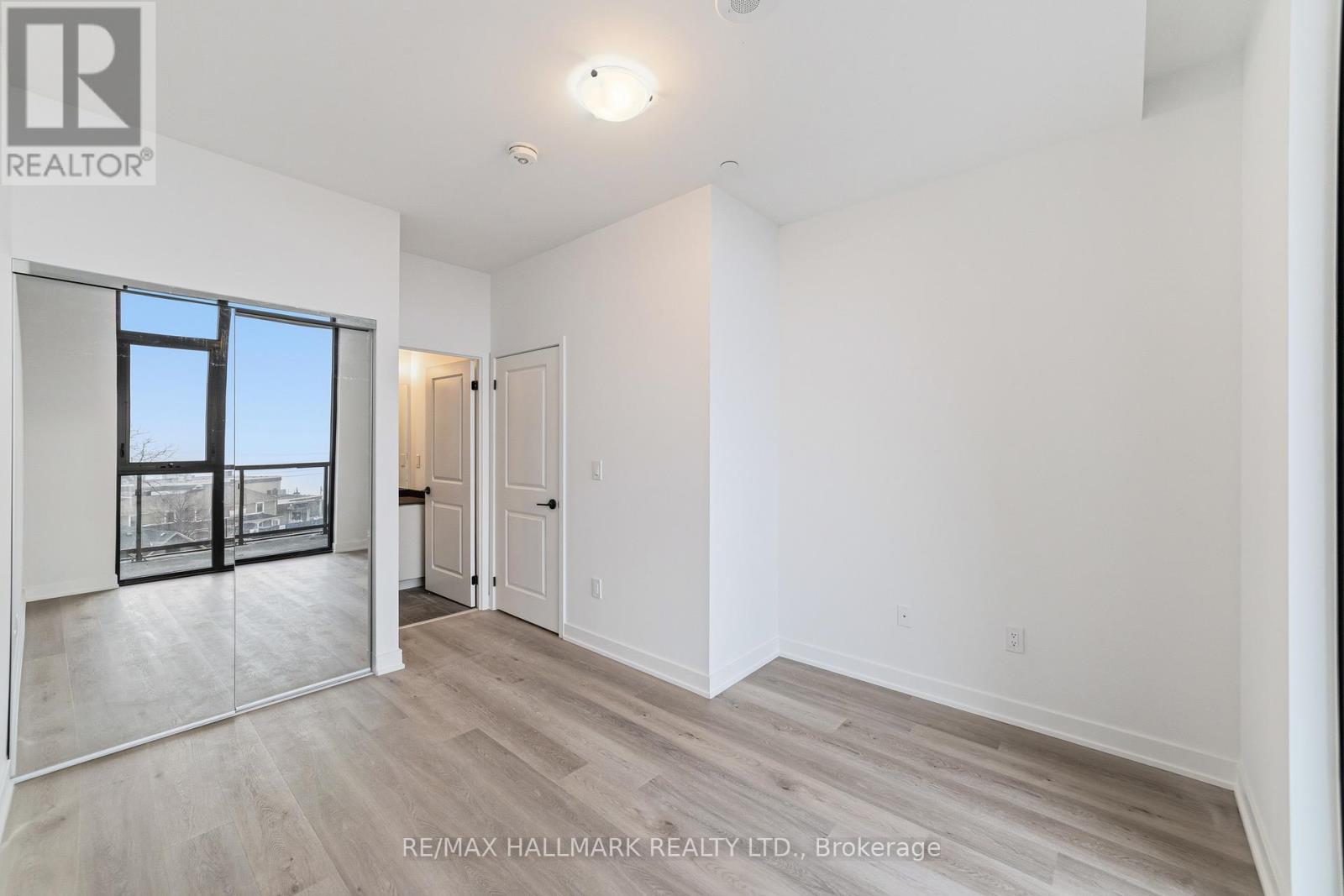 409 - 2075 Lakeshore Road N, Burlington, Ontario  L7R 1E2 - Photo 15 - W12996124