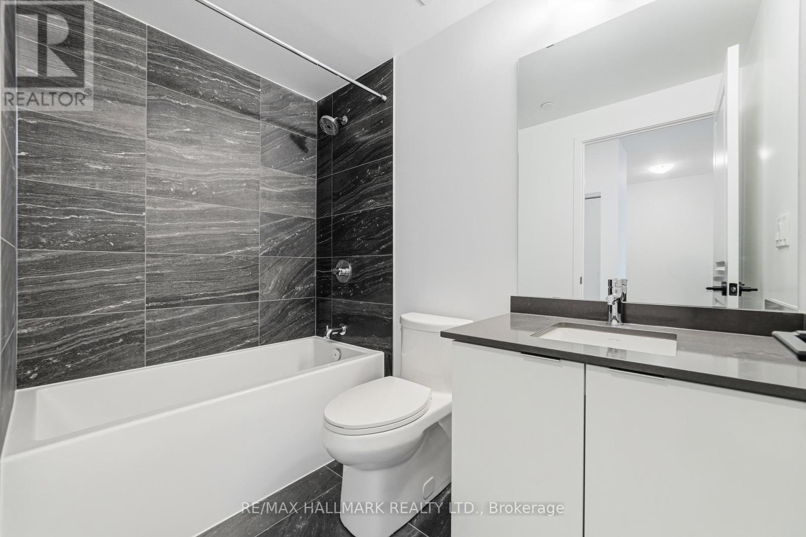 409 - 2075 Lakeshore Road N, Burlington, Ontario  L7R 1E2 - Photo 5 - W12996124