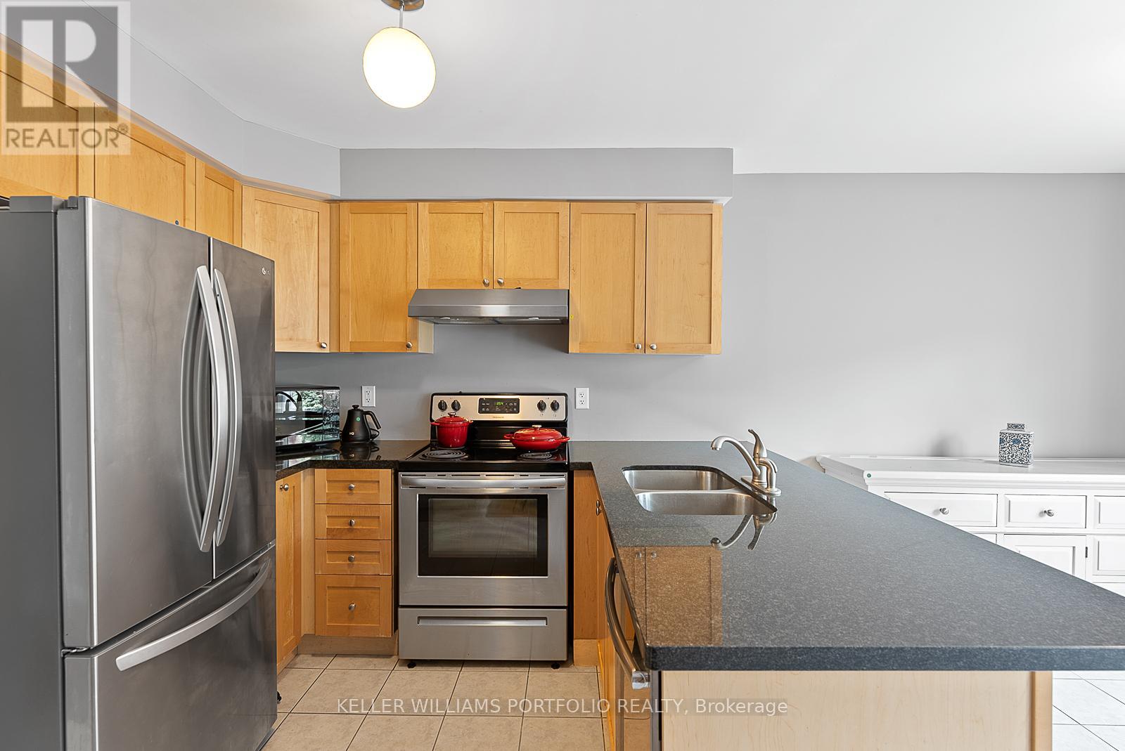 2412 Baintree Crescent, Oakville, Ontario  L6M 4X1 - Photo 10 - W12996144