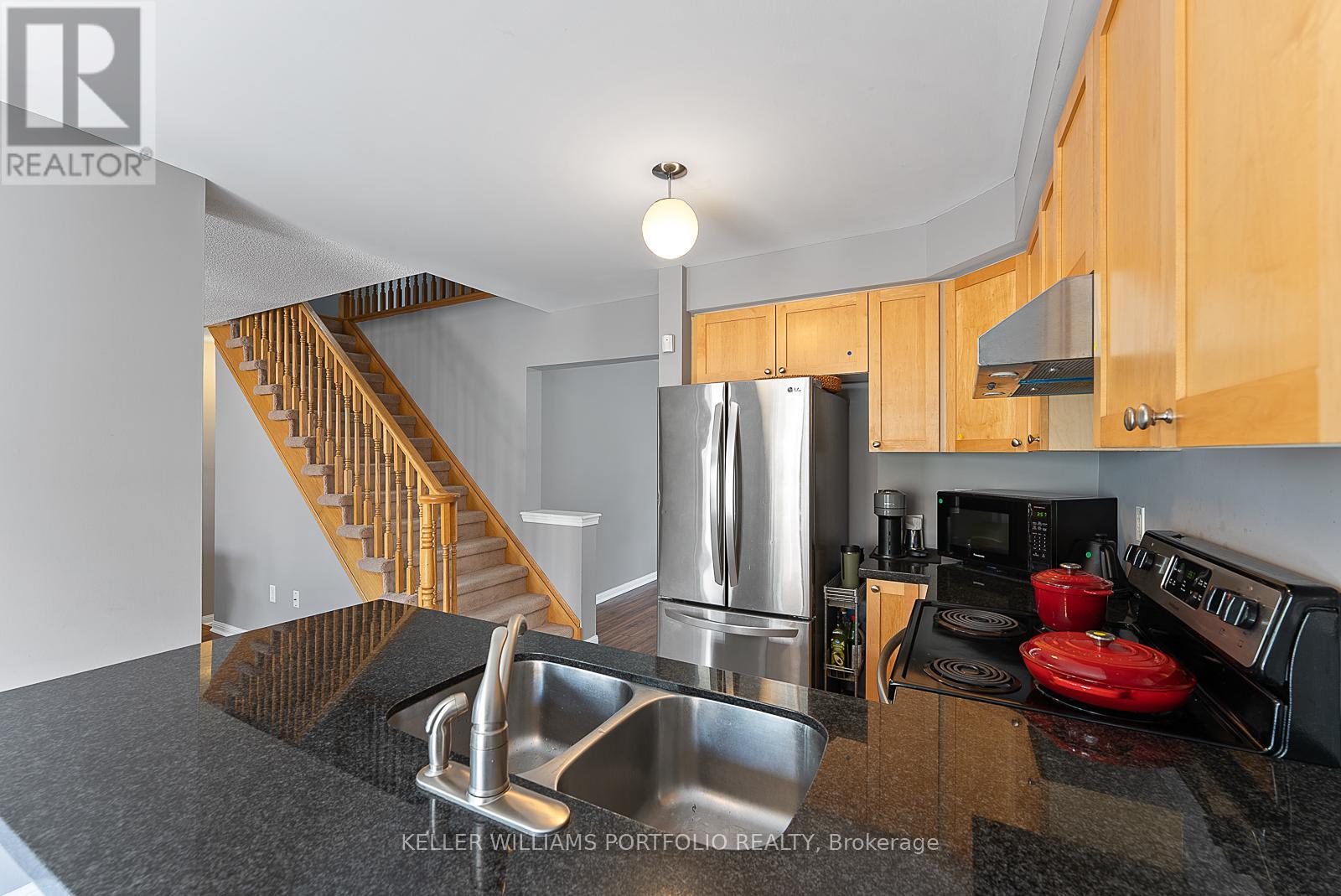 2412 Baintree Crescent, Oakville, Ontario  L6M 4X1 - Photo 14 - W12996144