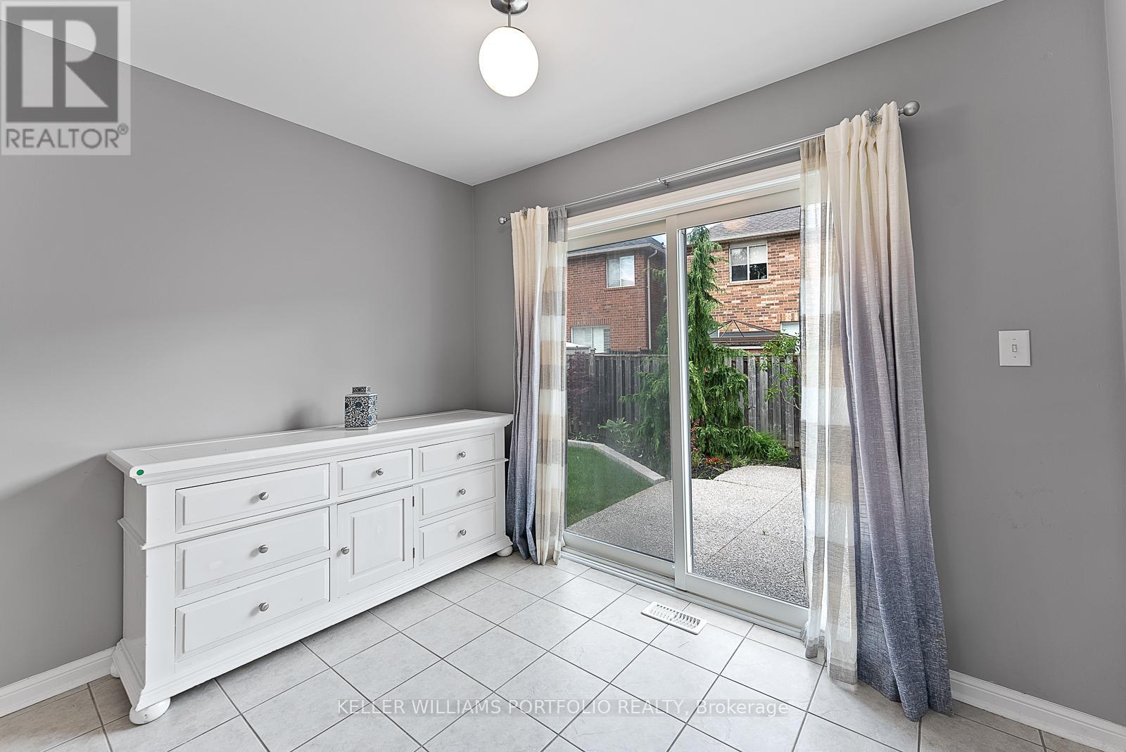 2412 Baintree Crescent, Oakville, Ontario  L6M 4X1 - Photo 16 - W12996144