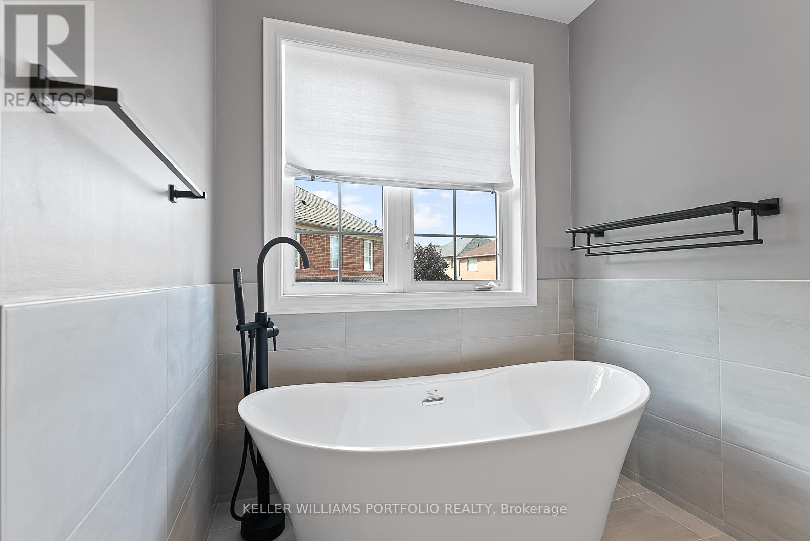 2412 Baintree Crescent, Oakville, Ontario  L6M 4X1 - Photo 34 - W12996144