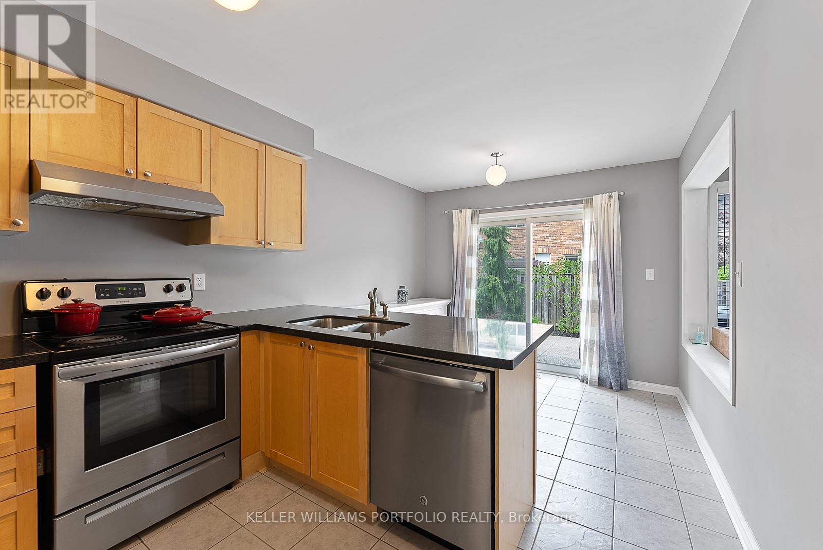 2412 Baintree Crescent, Oakville, Ontario  L6M 4X1 - Photo 9 - W12996144