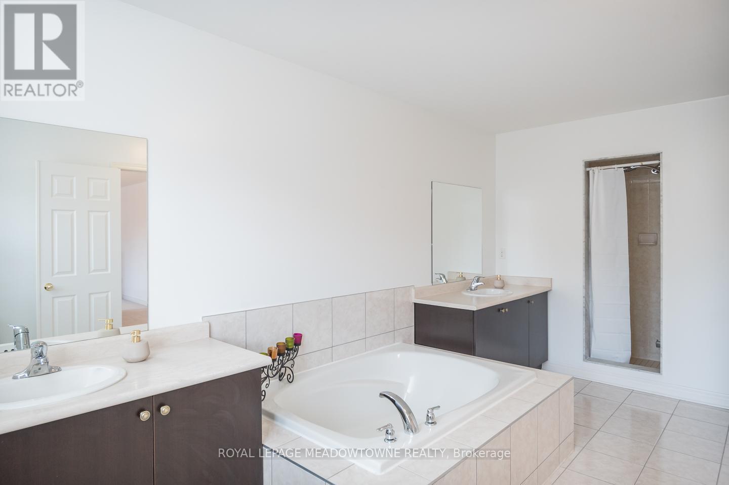 471 Ollerenshaw Point, Milton, Ontario  L9T 8P7 - Photo 26 - W12996210