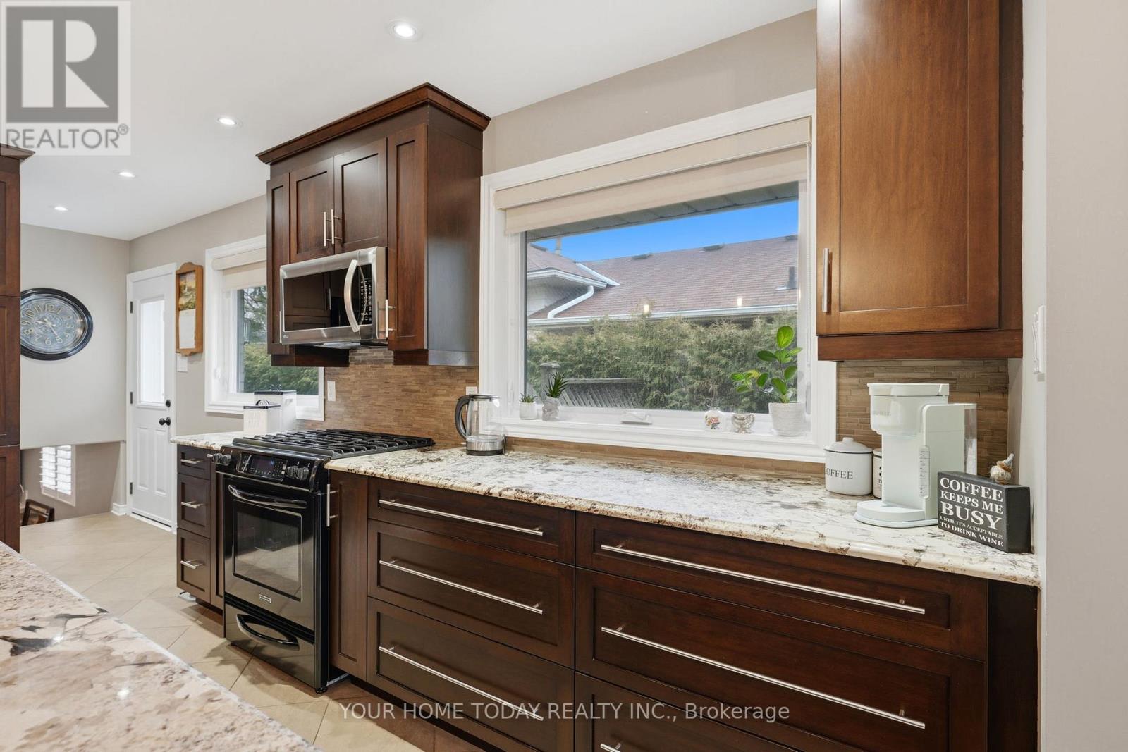 31 Chelvin Drive, Halton Hills, Ontario  L7G 4P8 - Photo 11 - W12996236