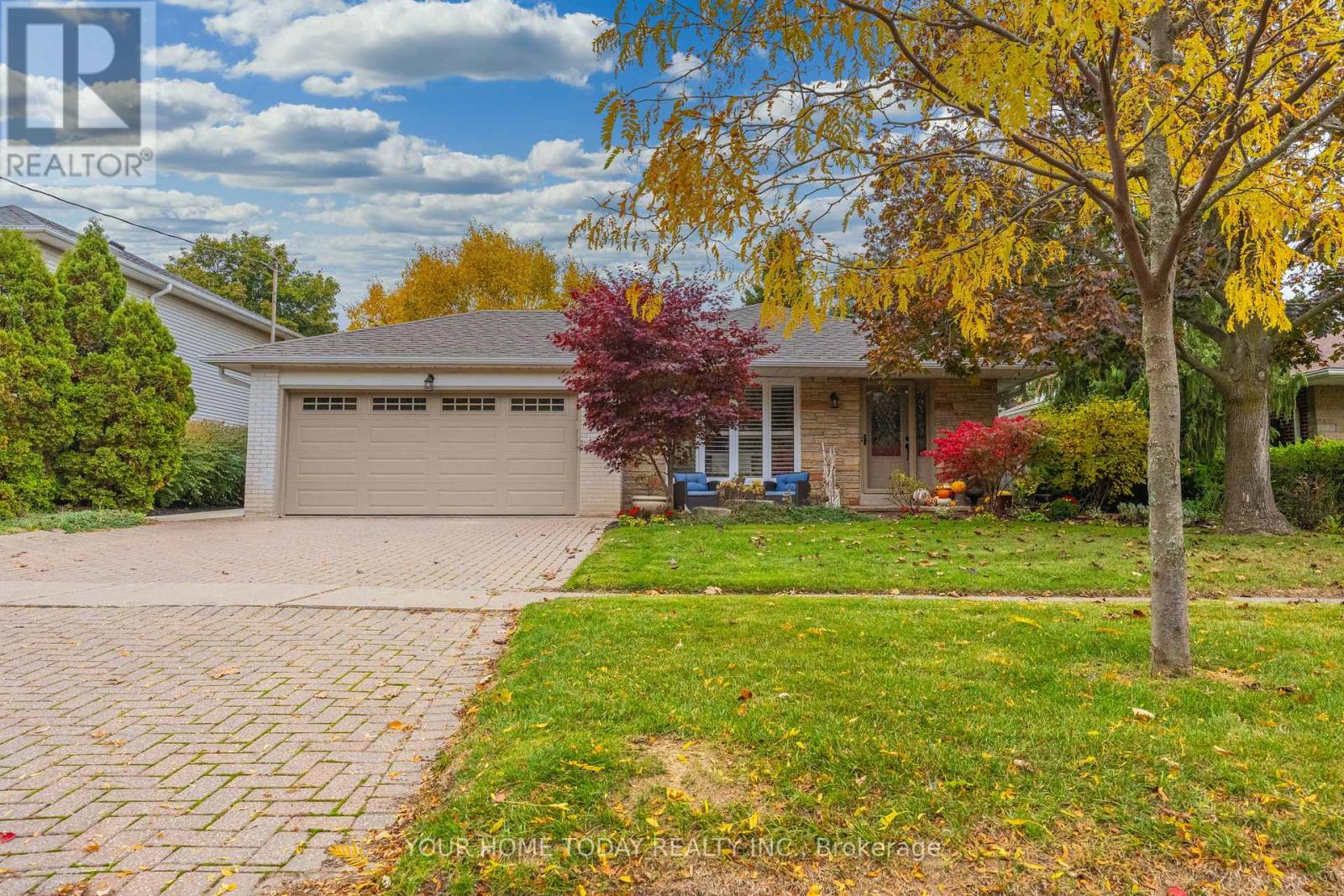 31 Chelvin Drive, Halton Hills, Ontario  L7G 4P8 - Photo 2 - W12996236