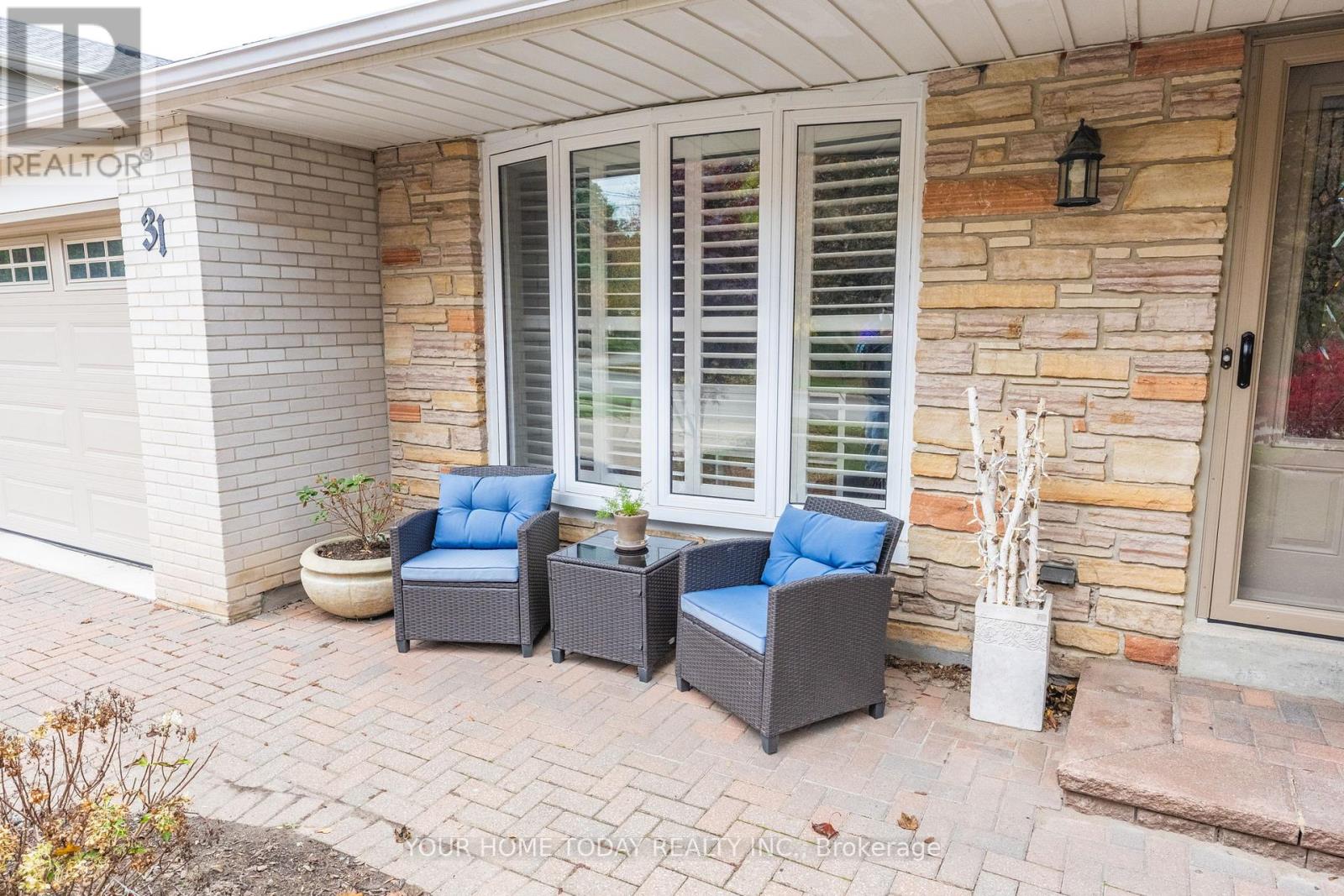 31 Chelvin Drive, Halton Hills, Ontario  L7G 4P8 - Photo 4 - W12996236