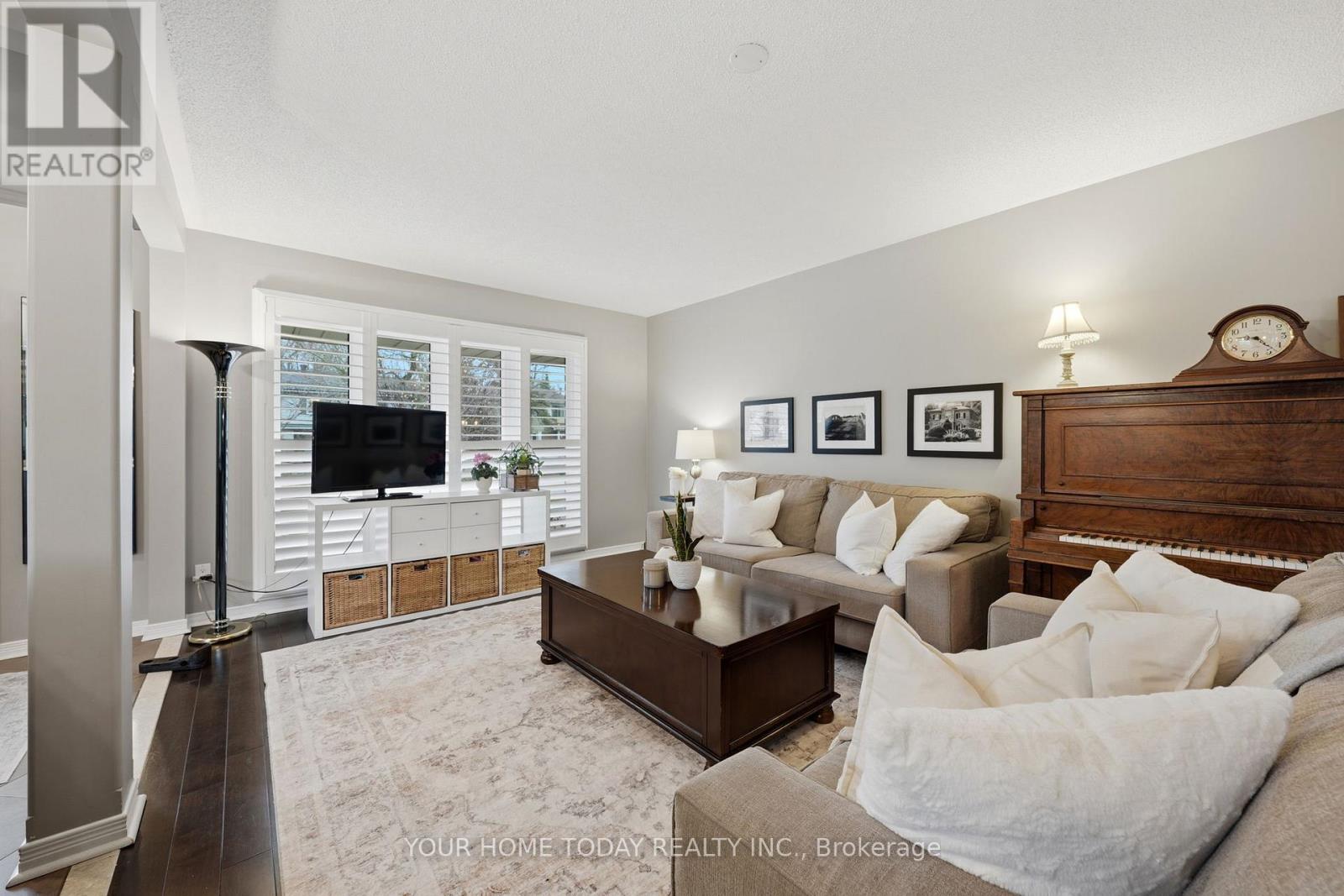 31 Chelvin Drive, Halton Hills, Ontario  L7G 4P8 - Photo 8 - W12996236