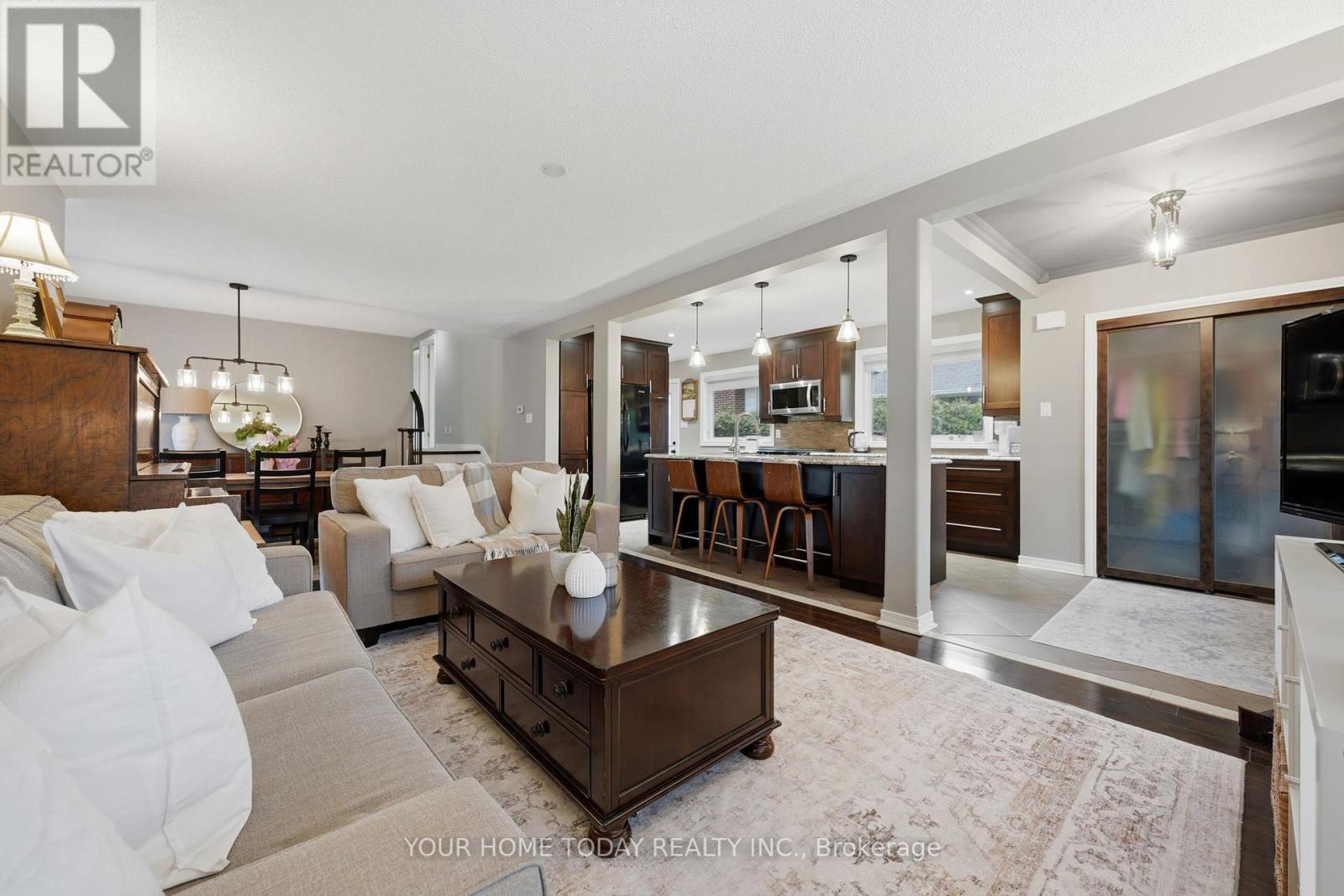 31 Chelvin Drive, Halton Hills, Ontario  L7G 4P8 - Photo 9 - W12996236