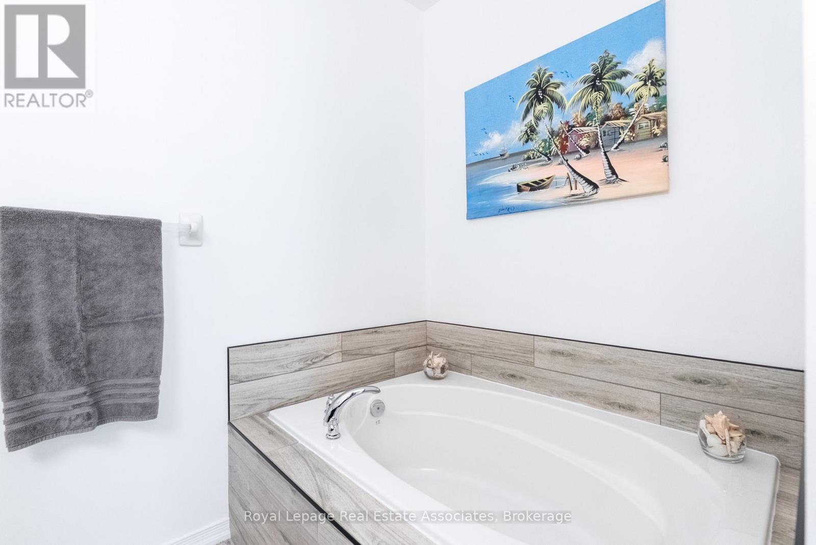 4680 Mcleod Road, Burlington, Ontario  L7M 0K6 - Photo 23 - W12996252