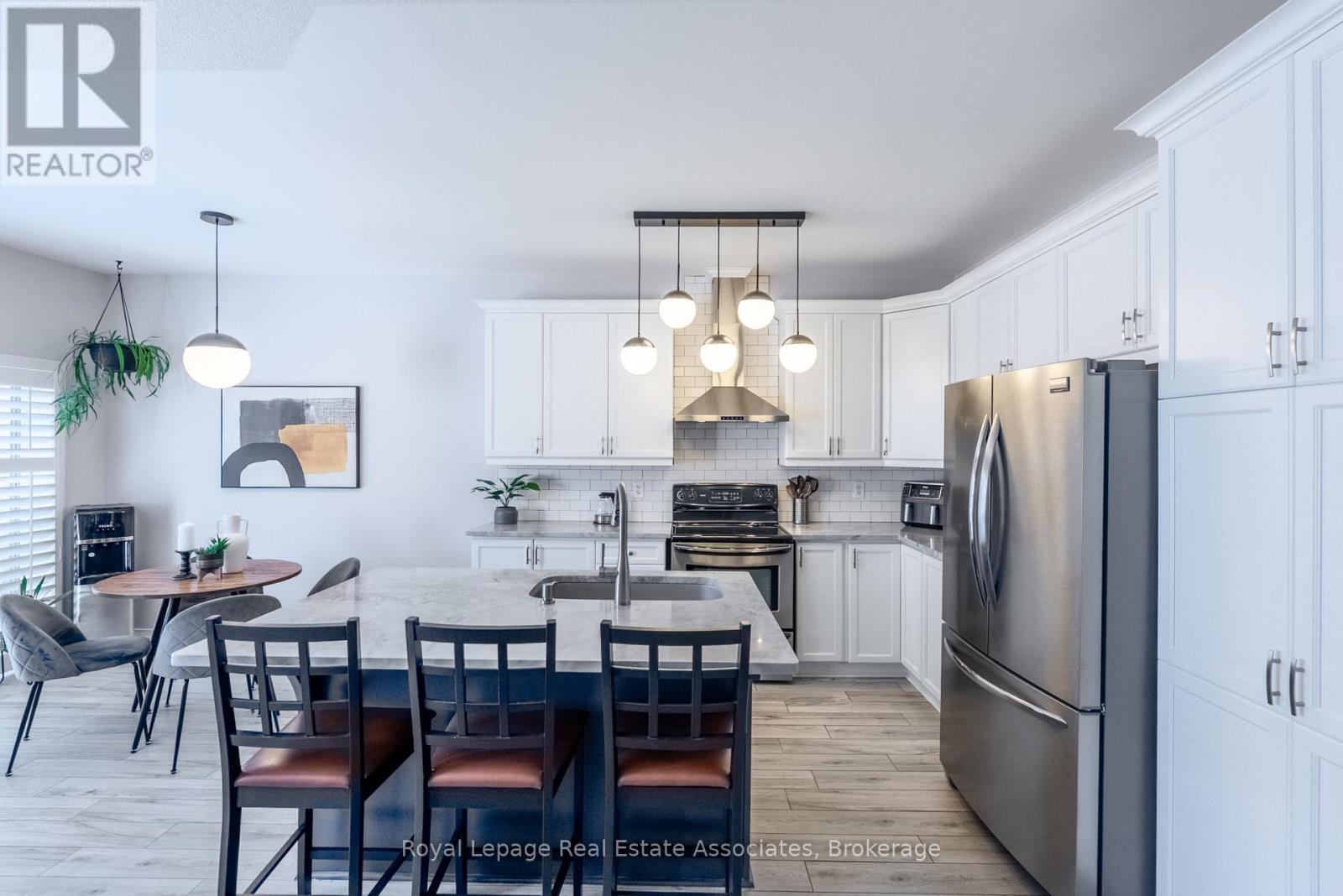 4680 Mcleod Road, Burlington, Ontario  L7M 0K6 - Photo 4 - W12996252