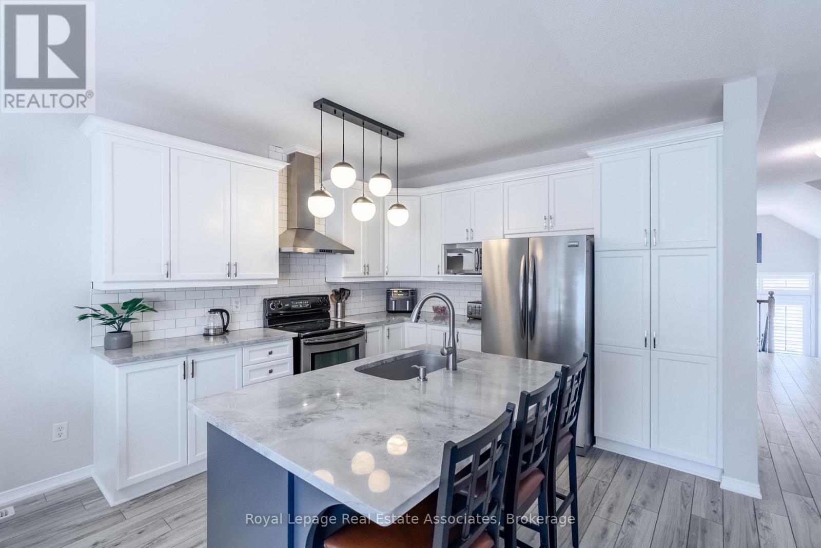 4680 Mcleod Road, Burlington, Ontario  L7M 0K6 - Photo 5 - W12996252