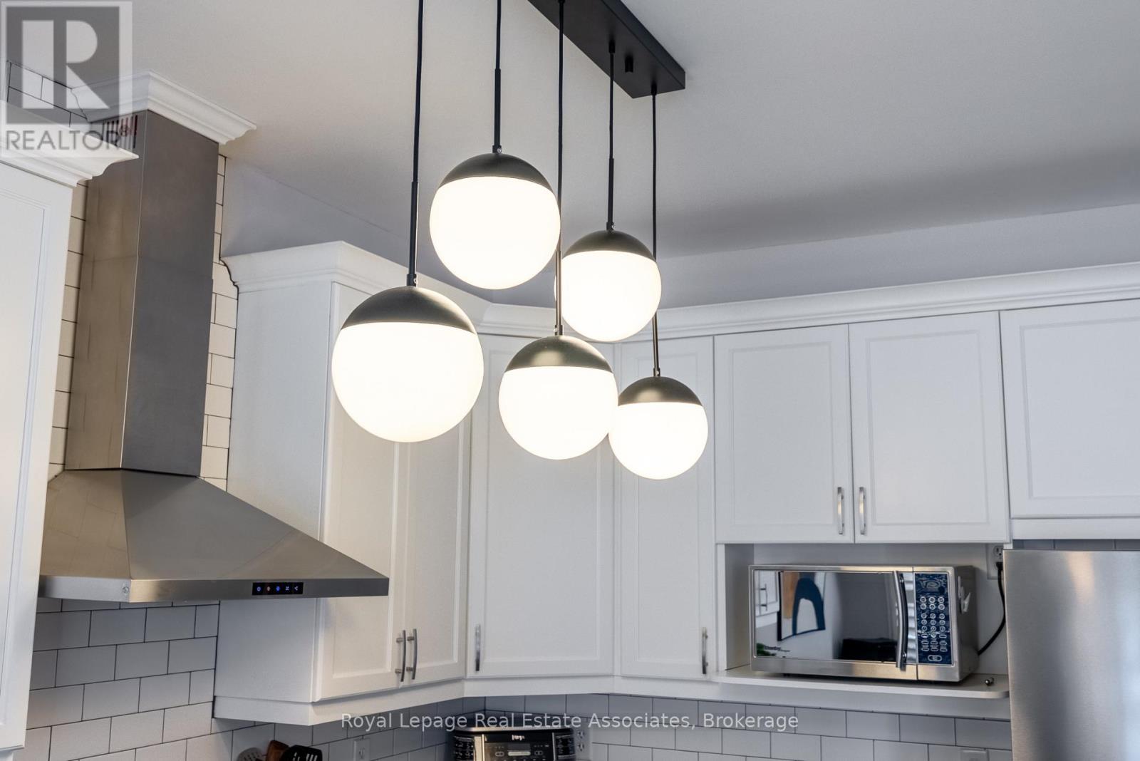 4680 Mcleod Road, Burlington, Ontario  L7M 0K6 - Photo 9 - W12996252