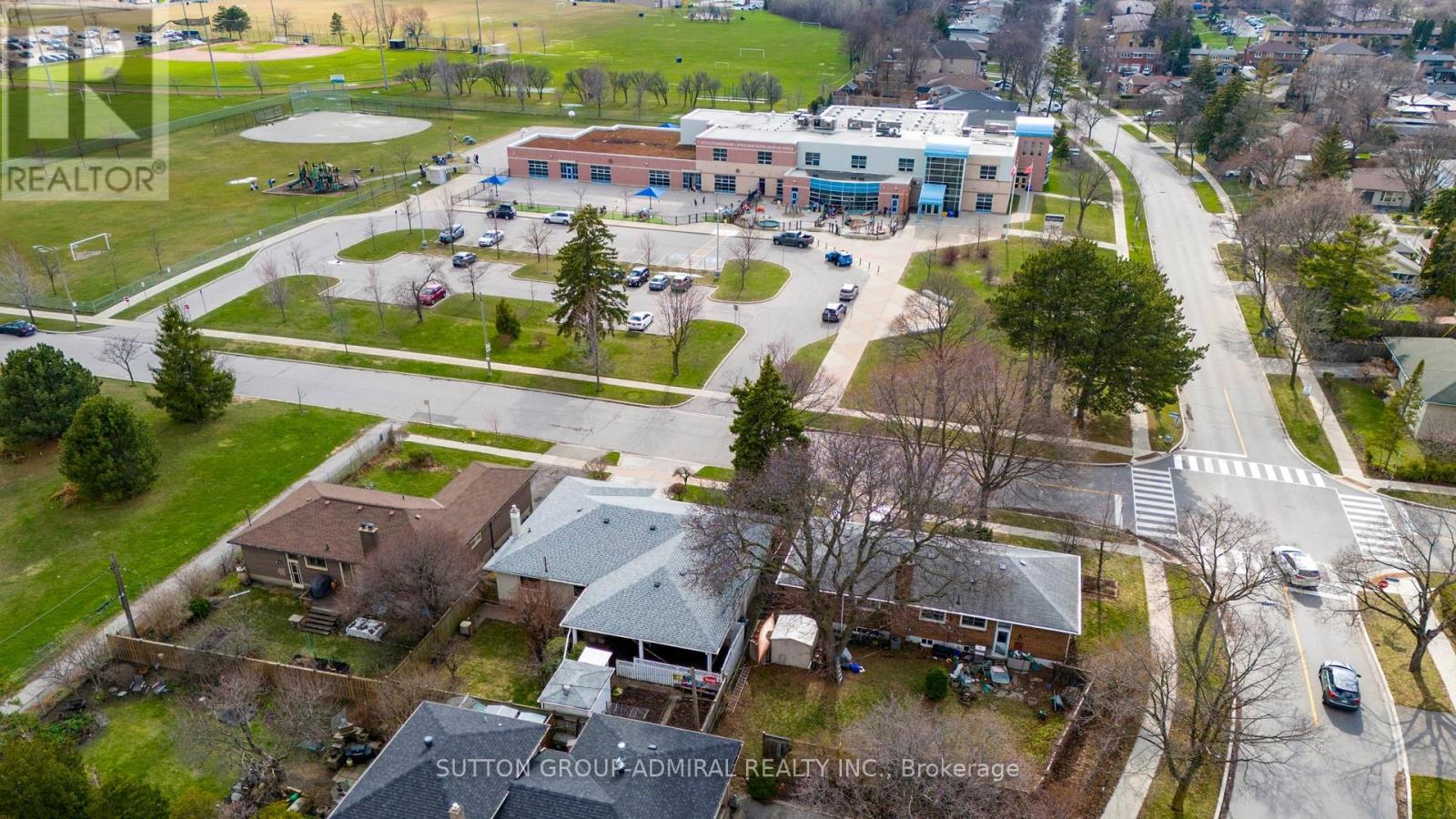 119 Brampton Road, Toronto, Ontario  M9R 3K3 - Photo 36 - W12996266