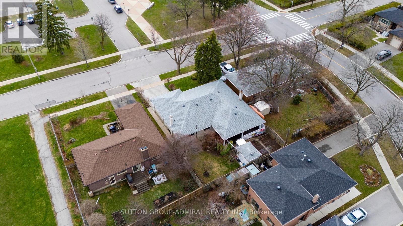 119 Brampton Road, Toronto, Ontario  M9R 3K3 - Photo 38 - W12996266