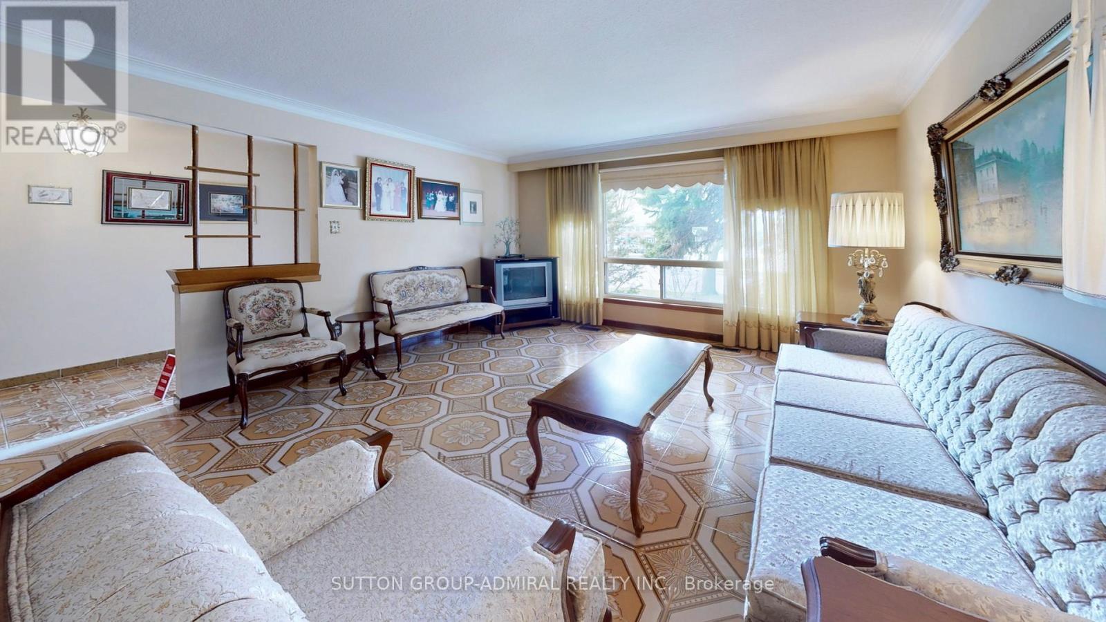 119 Brampton Road, Toronto, Ontario  M9R 3K3 - Photo 5 - W12996266