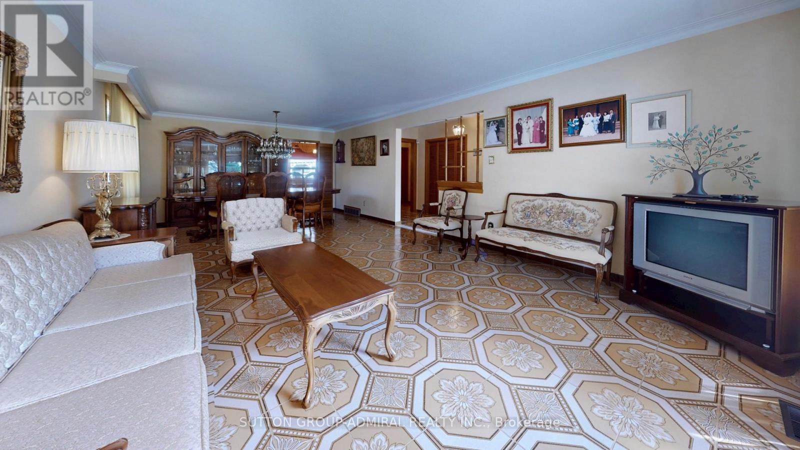 119 Brampton Road, Toronto, Ontario  M9R 3K3 - Photo 6 - W12996266