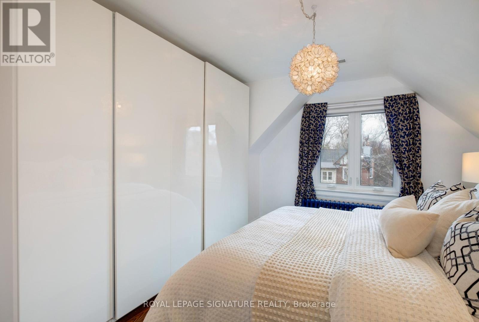 562 Indian Road, Toronto, Ontario  M6P 2C2 - Photo 15 - W12996288