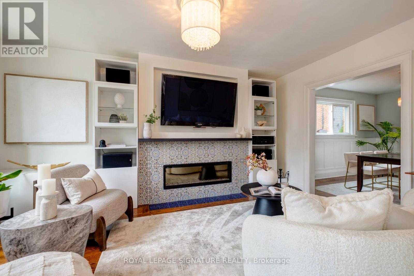 562 Indian Road, Toronto, Ontario  M6P 2C2 - Photo 2 - W12996288