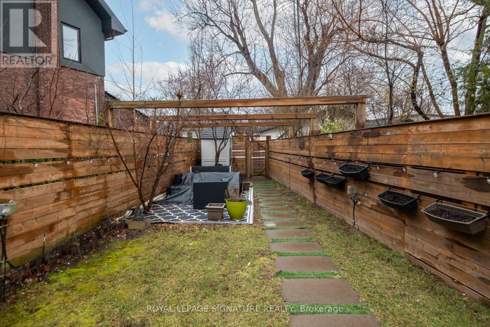 562 Indian Road, Toronto, Ontario  M6P 2C2 - Photo 25 - W12996288