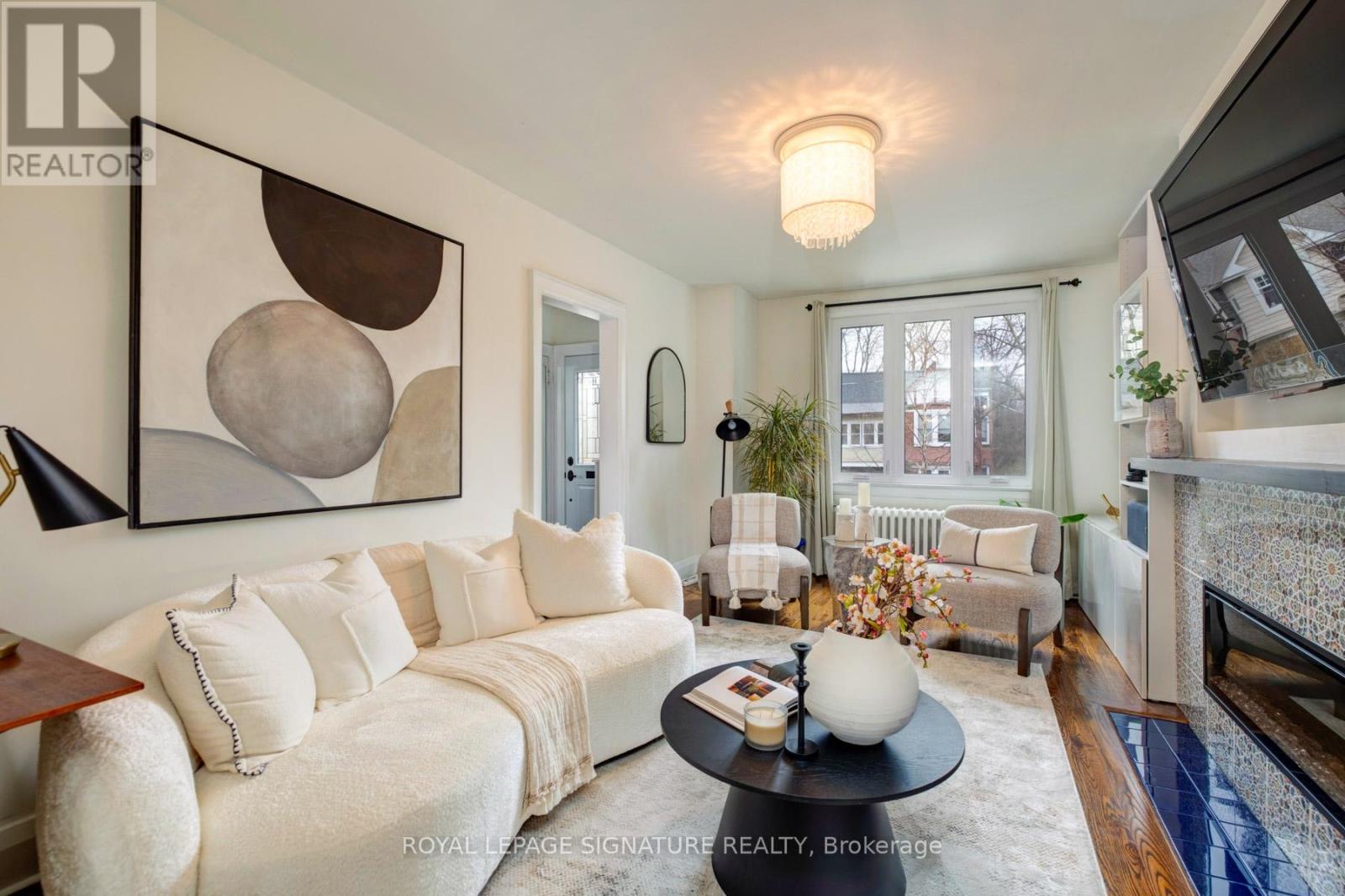 562 Indian Road, Toronto, Ontario  M6P 2C2 - Photo 3 - W12996288