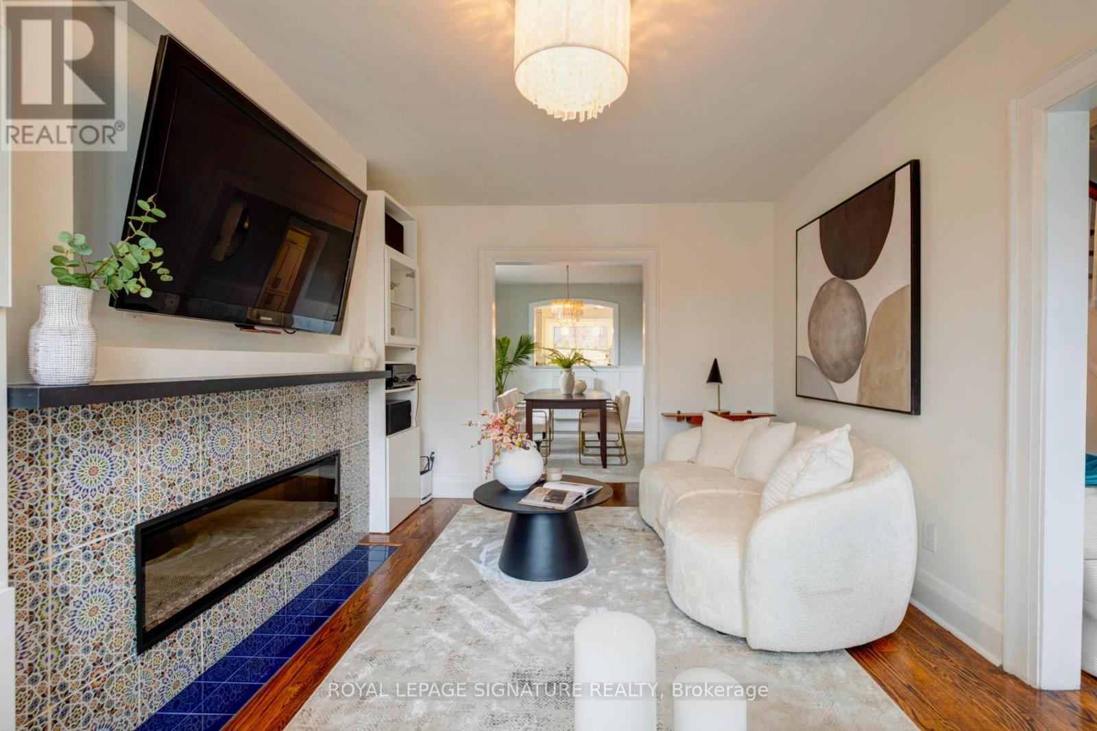 562 Indian Road, Toronto, Ontario  M6P 2C2 - Photo 4 - W12996288