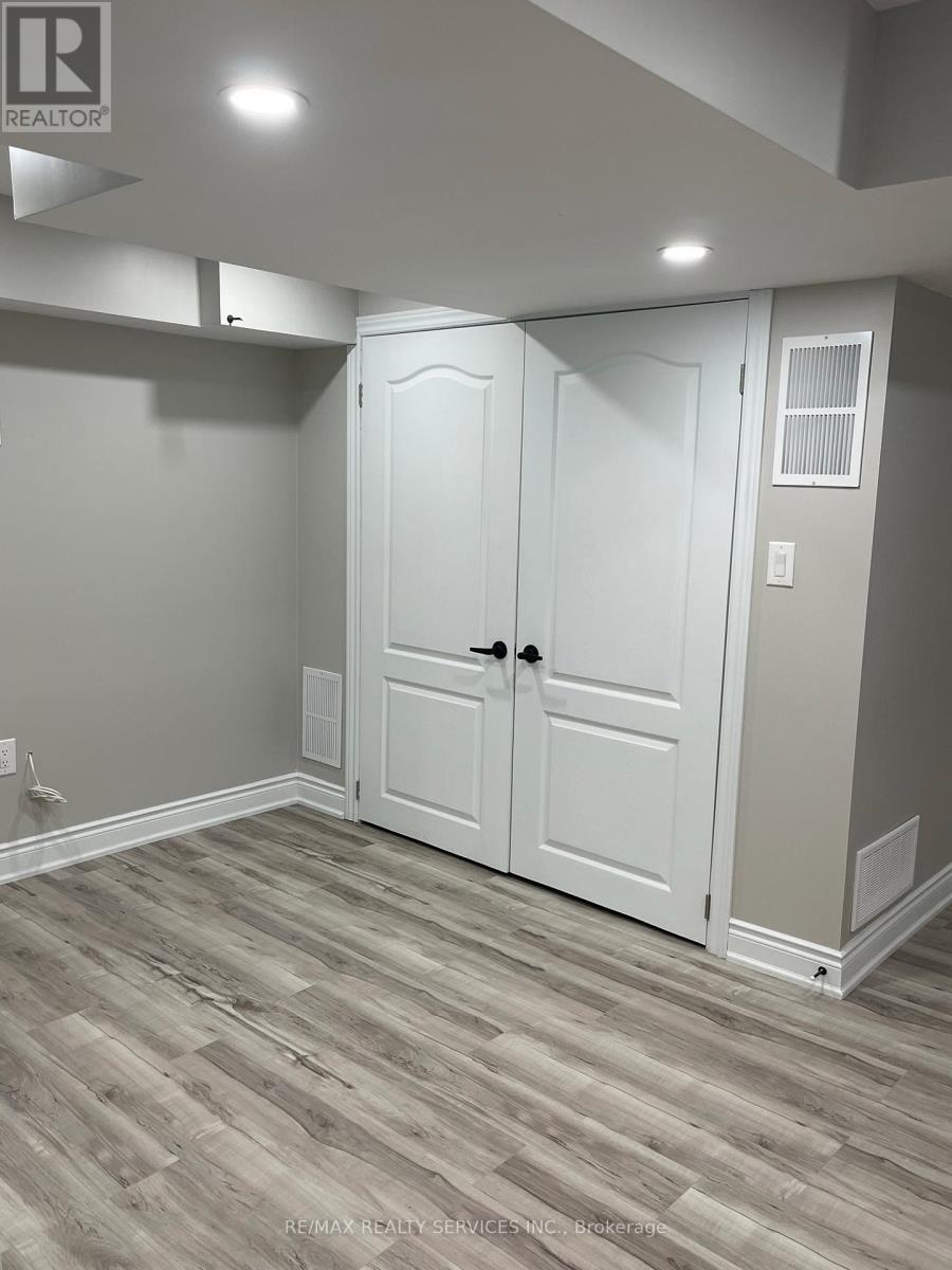 34 Ebury (Lower) Drive, Brampton, Ontario  L6X 5M1 - Photo 12 - W12996294