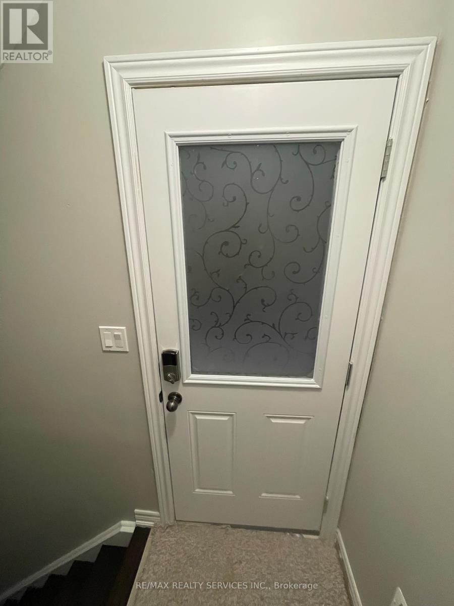 34 Ebury (Lower) Drive, Brampton, Ontario  L6X 5M1 - Photo 4 - W12996294