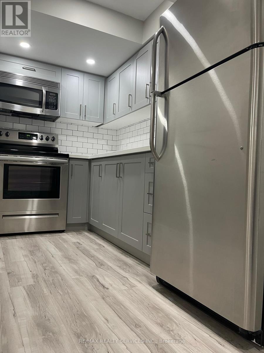 34 Ebury (Lower) Drive, Brampton, Ontario  L6X 5M1 - Photo 7 - W12996294