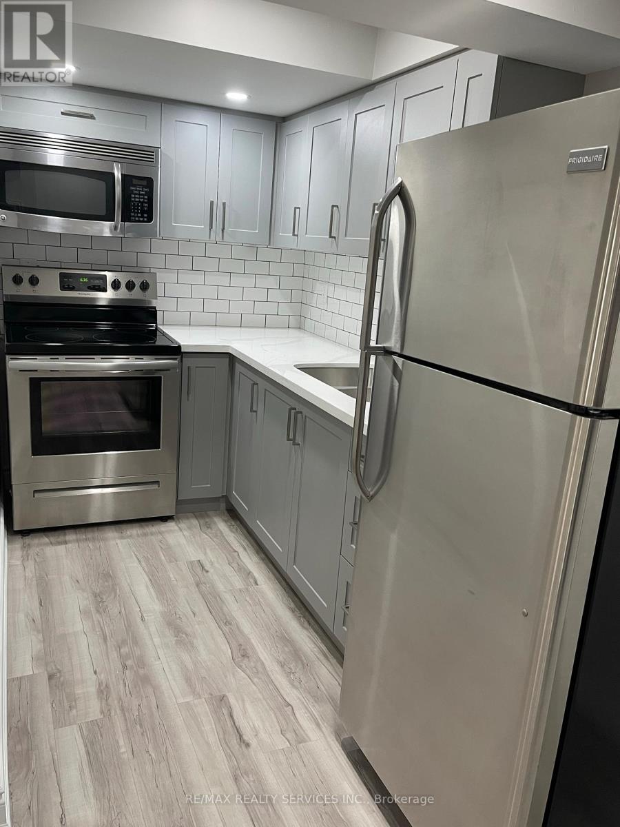 34 Ebury (Lower) Drive, Brampton, Ontario  L6X 5M1 - Photo 9 - W12996294