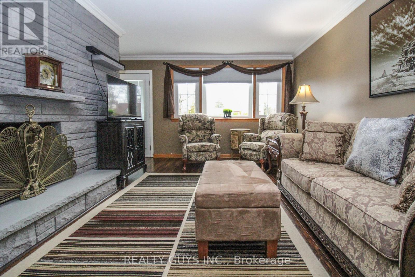 734 Crawford Place, Peterborough (Otonabee Ward 1), Ontario  K9J 3X3 - Photo 11 - X12996340