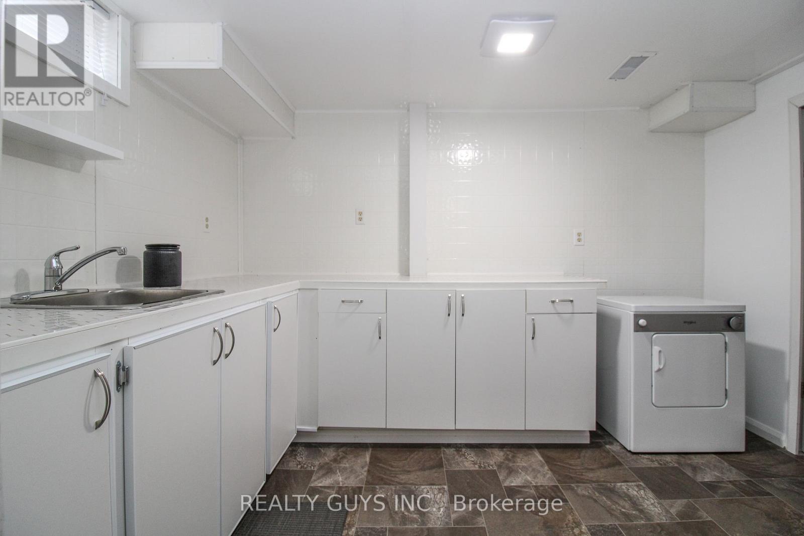 734 Crawford Place, Peterborough (Otonabee Ward 1), Ontario  K9J 3X3 - Photo 34 - X12996340