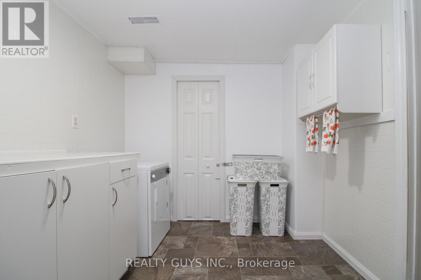 734 Crawford Place, Peterborough (Otonabee Ward 1), Ontario  K9J 3X3 - Photo 35 - X12996340