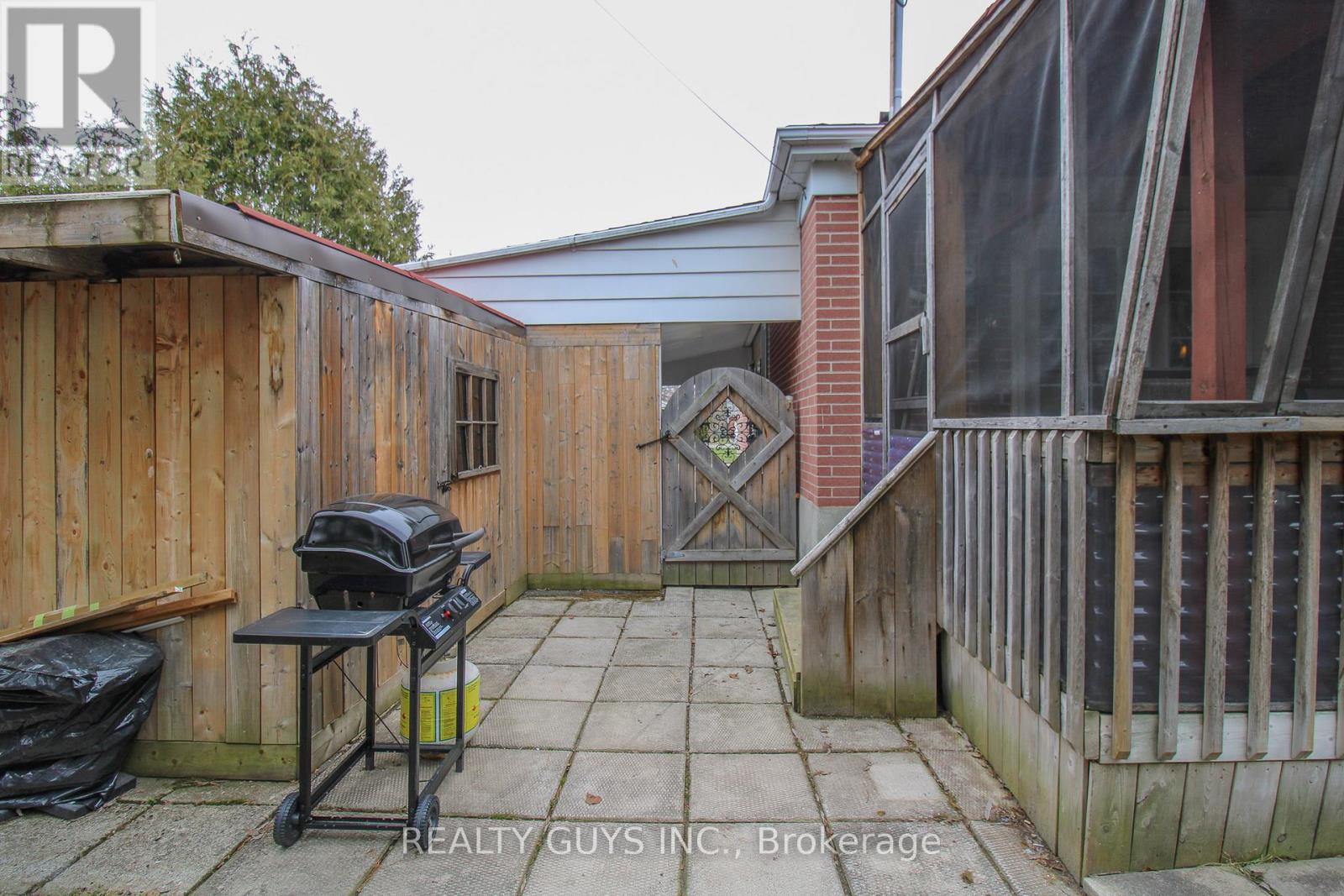 734 Crawford Place, Peterborough (Otonabee Ward 1), Ontario  K9J 3X3 - Photo 5 - X12996340