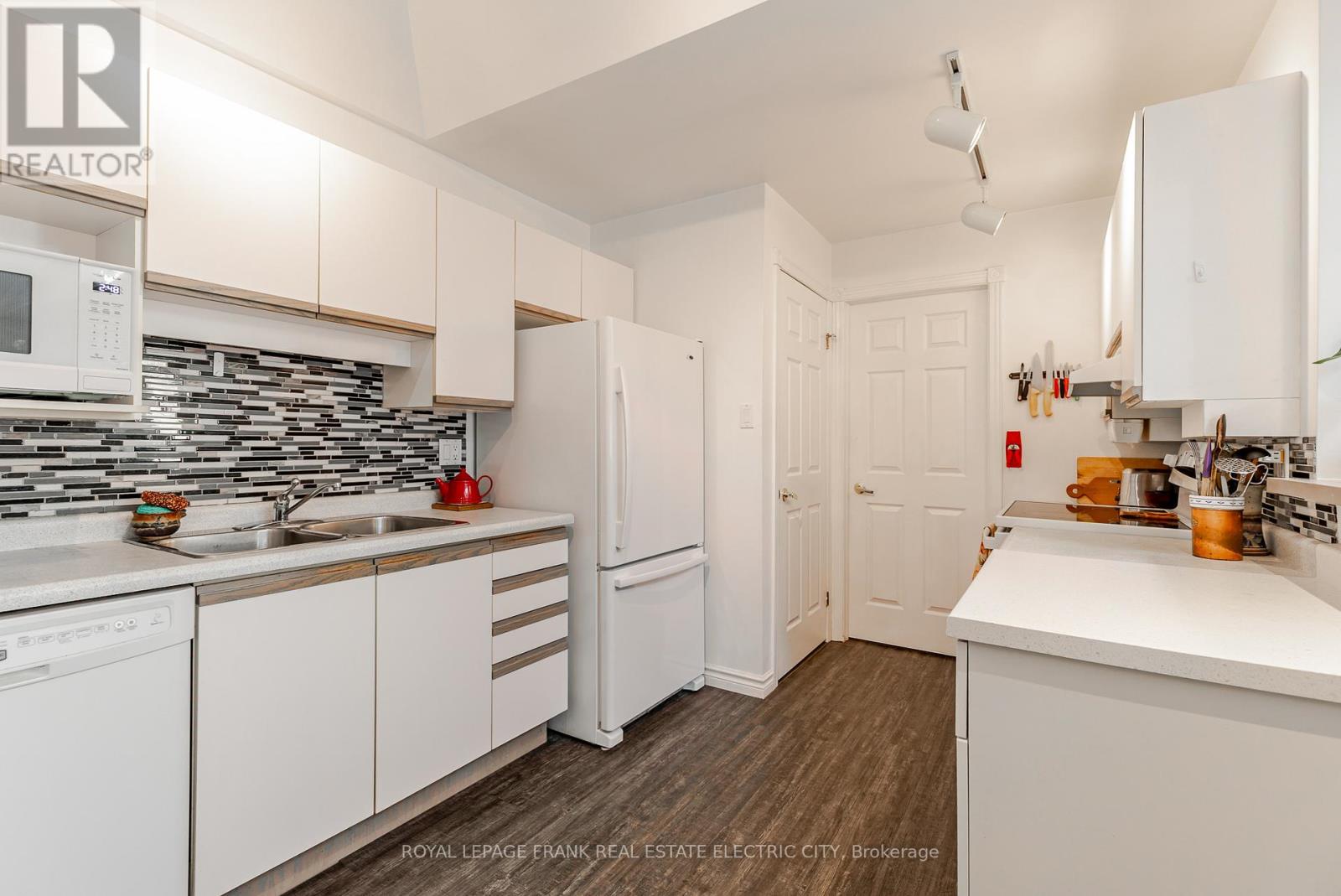 6 - 685 Whitaker Street, Peterborough, Ontario  K9H 7K3 - Photo 11 - X12996368