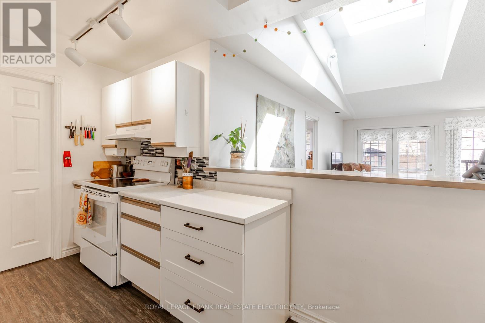 6 - 685 Whitaker Street, Peterborough, Ontario  K9H 7K3 - Photo 12 - X12996368