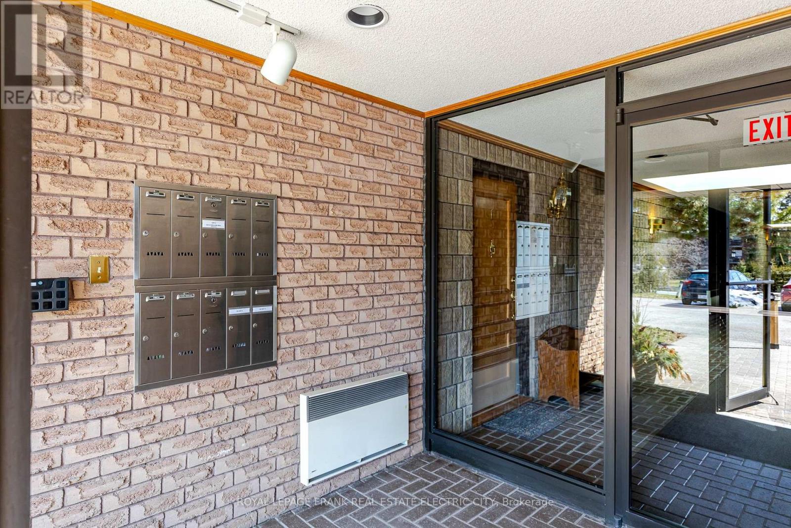 6 - 685 Whitaker Street, Peterborough, Ontario  K9H 7K3 - Photo 4 - X12996368