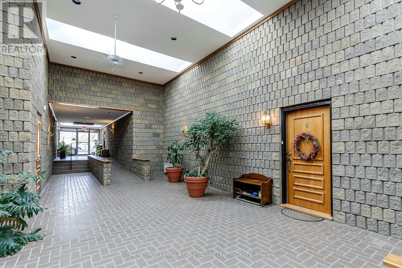 6 - 685 Whitaker Street, Peterborough, Ontario  K9H 7K3 - Photo 5 - X12996368