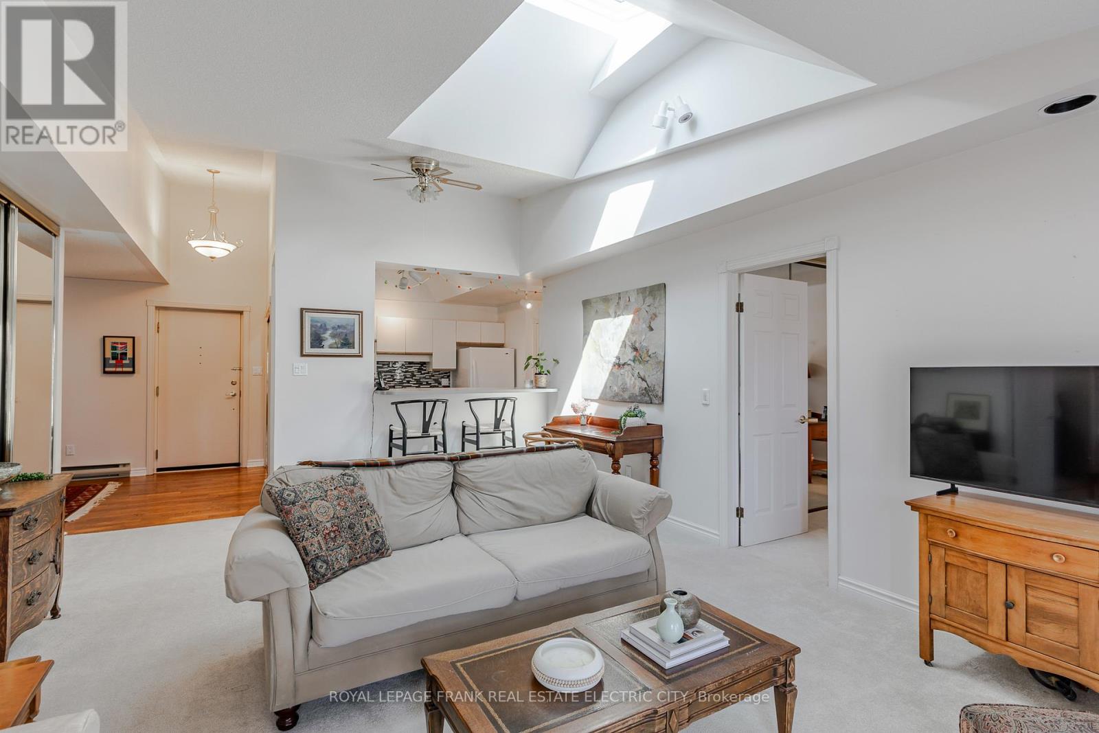 6 - 685 Whitaker Street, Peterborough, Ontario  K9H 7K3 - Photo 7 - X12996368