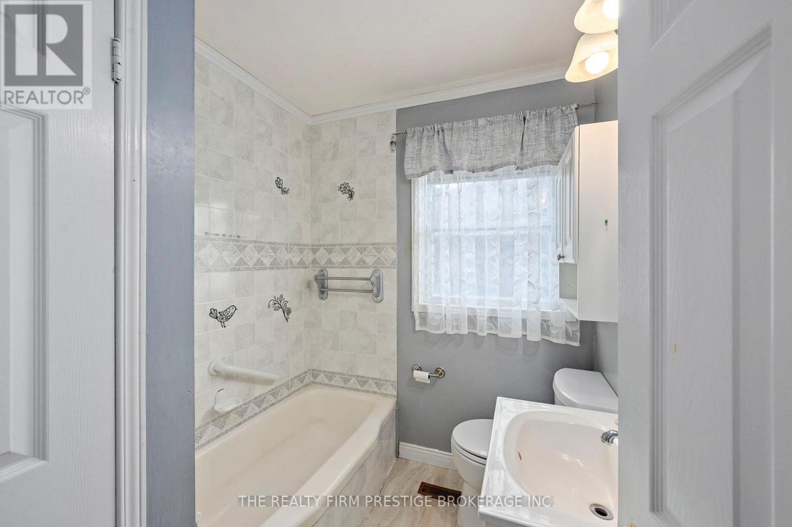 234 Goddard Boulevard, London East, Ontario  N5W 5A1 - Photo 12 - X12996452