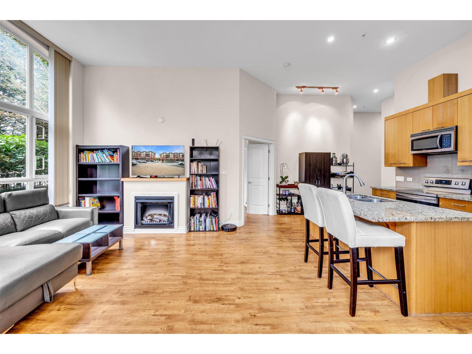 111 2970 King George Boulevard, Surrey, British Columbia  V4P 0E6 - Photo 7 - R3111057