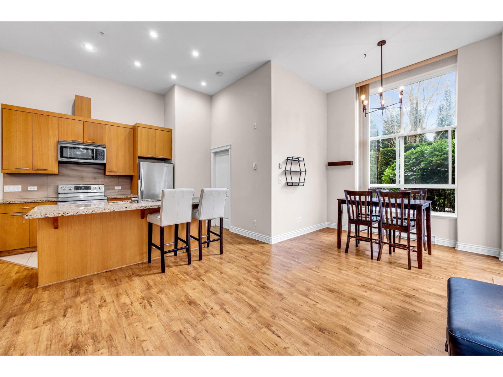 111 2970 King George Boulevard, Surrey, British Columbia  V4P 0E6 - Photo 4 - R3111057