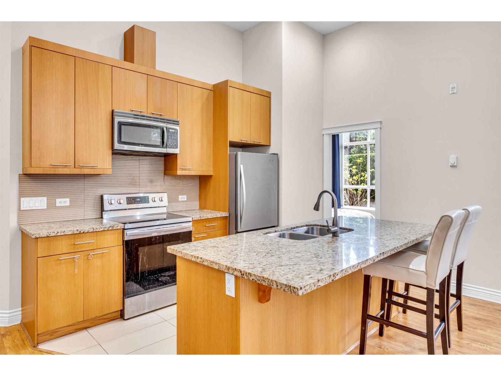 111 2970 King George Boulevard, Surrey, British Columbia  V4P 0E6 - Photo 9 - R3111057