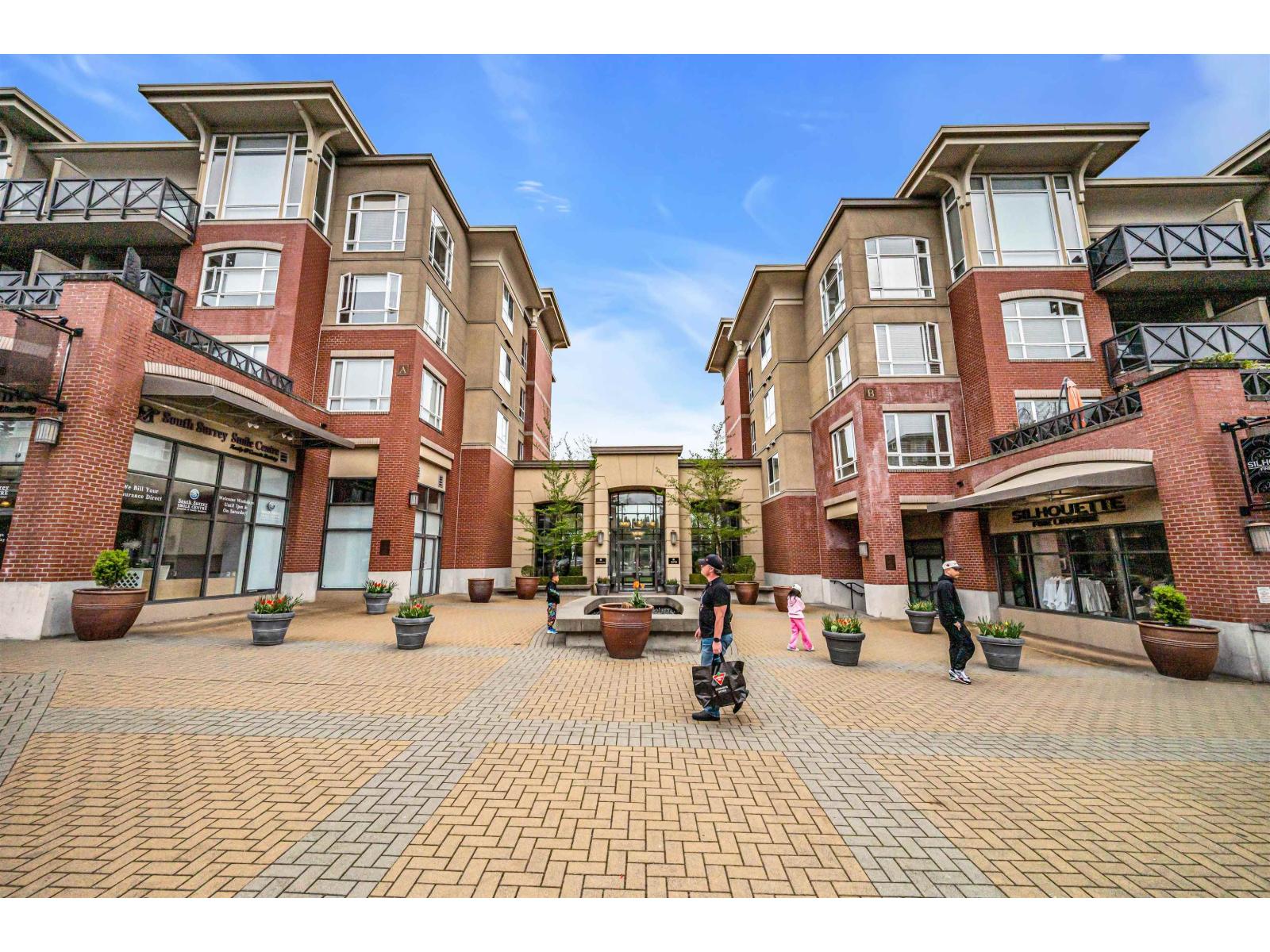 111 2970 King George Boulevard, Surrey, British Columbia  V4P 0E6 - Photo 2 - R3111057